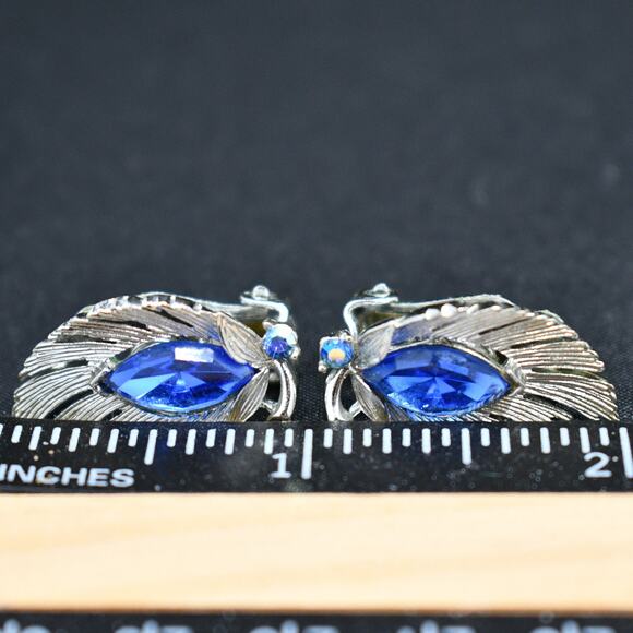 Lisner Blue Rhinestone Clip Earrings, Rhodium Plated, 1960s Vintage Jewelry - Picture 7 of 10